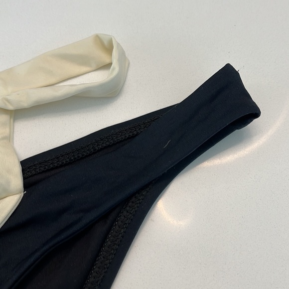 Vitamin A bikini great condition in a medium black with cream - Picture 4 of 5